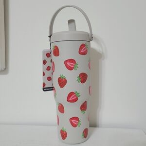 NWT HydraPeak Artisan Collection Strawberry Print Water Bottle 32 oz Flip Straw